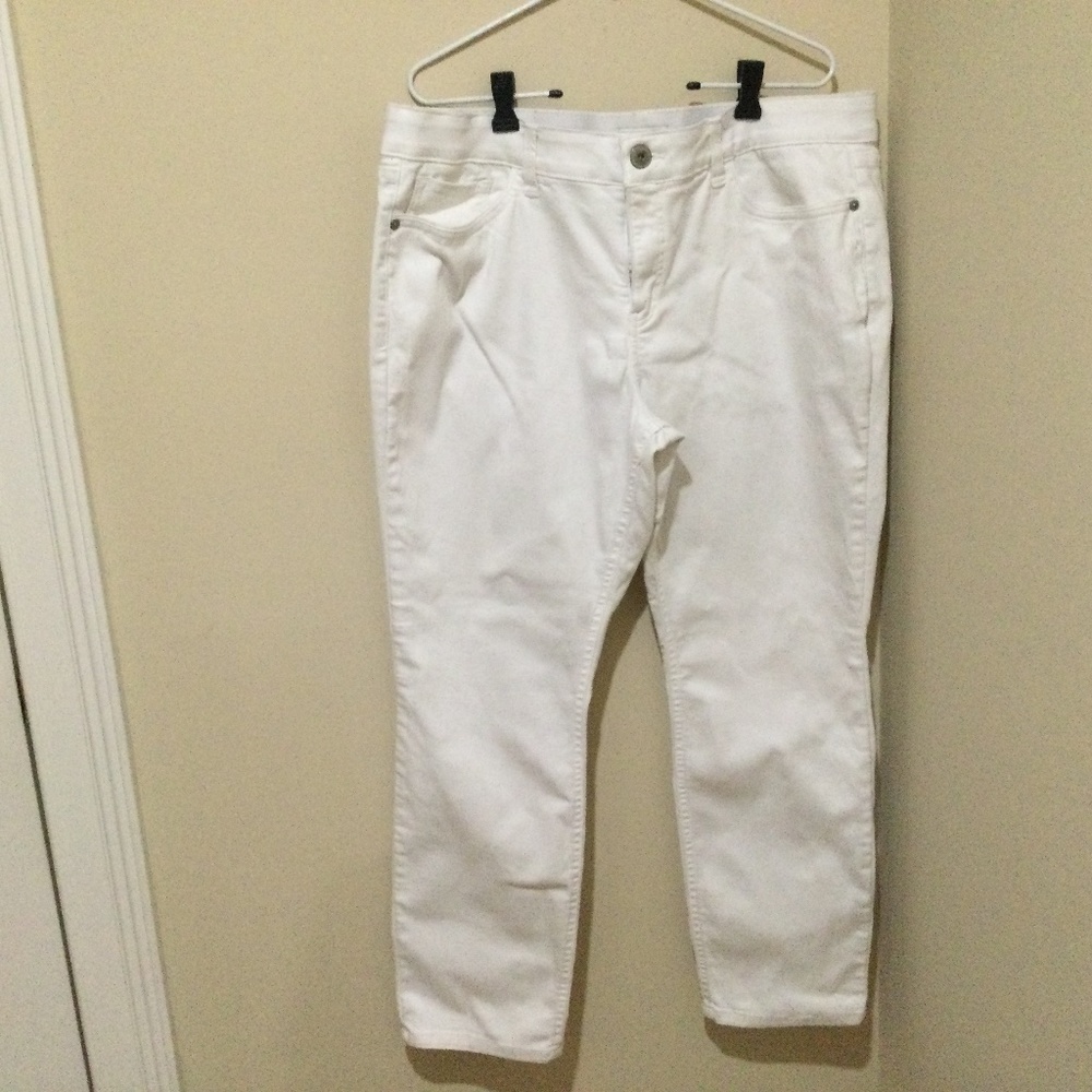 White Denim Jeans. Size 18 P.  Classic Fit